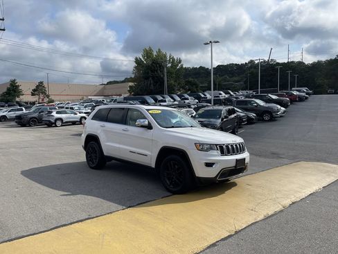 Used 2017 Jeep Grand Cherokee Limited AWD/4WD image 6