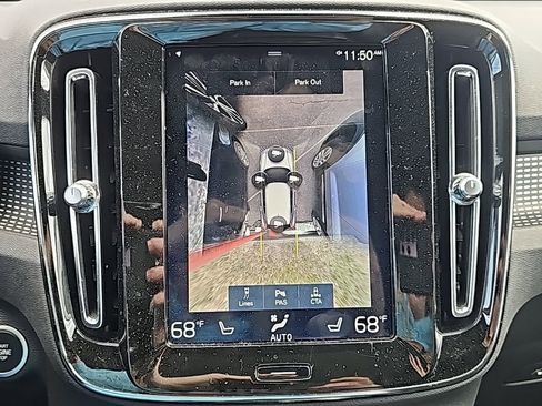 Used 2020 Volvo XC40 T5 R-Design w/ Protection Package Premier image 9