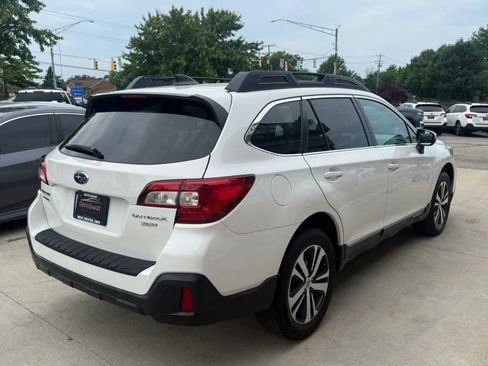 Used 2018 Subaru Outback 3.6R Limited AWD/4WD image 3