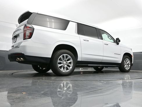 Used 2023 Chevrolet Suburban Premier AWD/4WD image 41