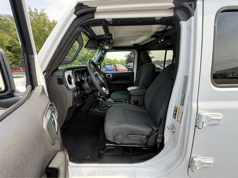 Used 2024 Jeep Wrangler Unlimited Sahara AWD/4WD image 13