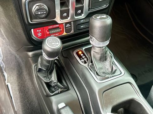 Used 2025 Jeep Wrangler Sport AWD/4WD image 16