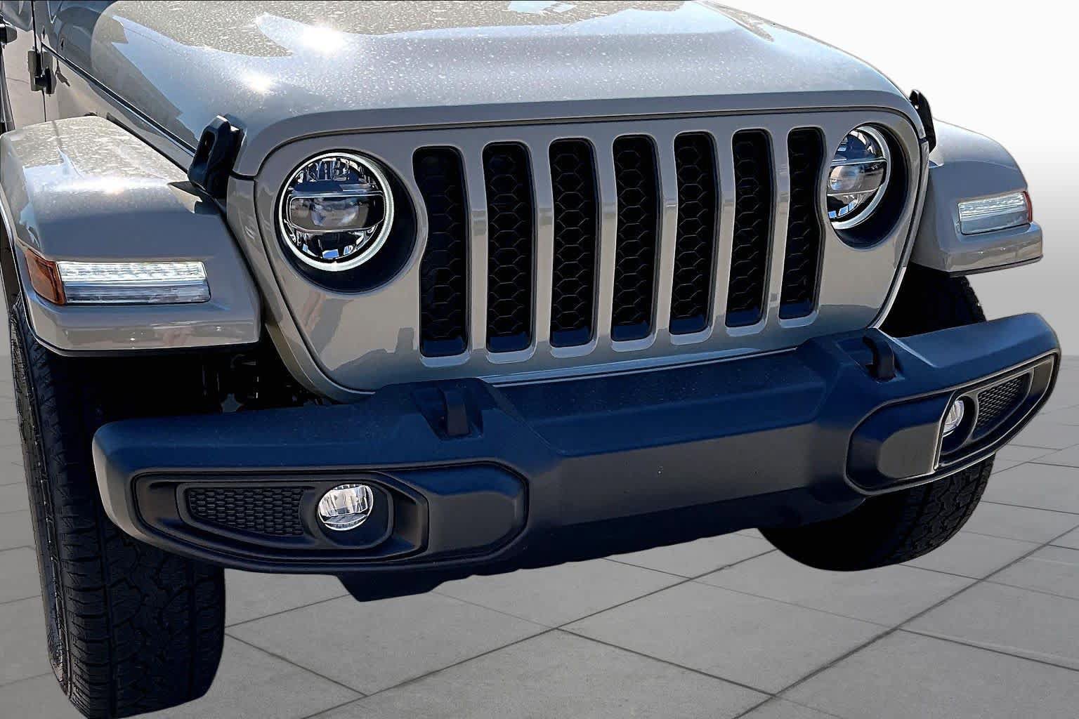 Used 2022 Jeep Wrangler Unlimited Sahara w/ Cold Weather Group AWD/4WD image 26