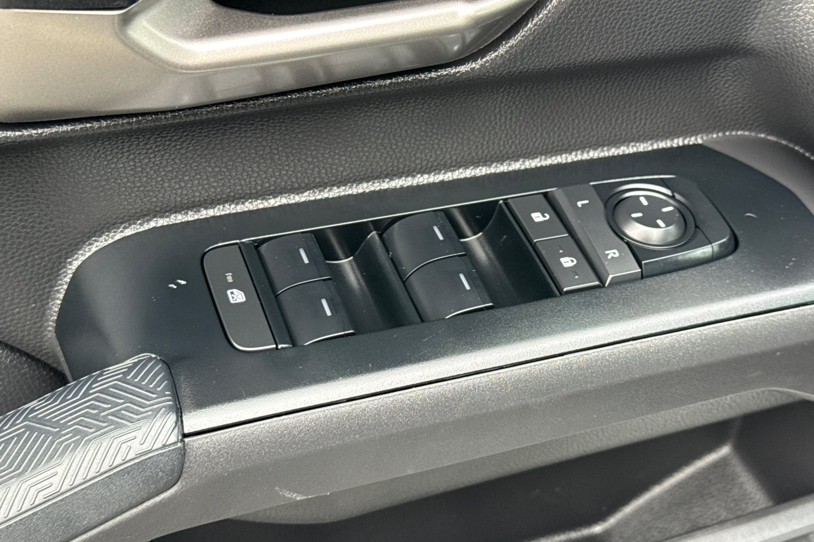 Certified 2025 Toyota Tacoma TRD Off-Road AWD/4WD image 18