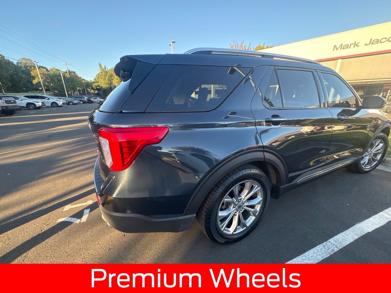 Used 2022 Ford Explorer Limited w/ Equipment Group 301A RWD image 9