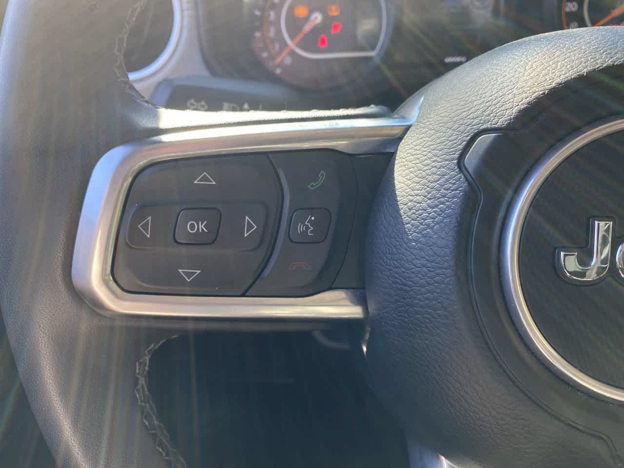 Used 2025 Jeep Wrangler Unlimited Sahara AWD/4WD image 19