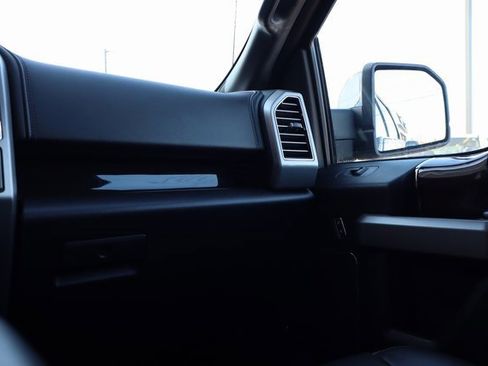 Used 2017 Ford F150 Platinum w/ Equipment Group 701A Luxury image 48