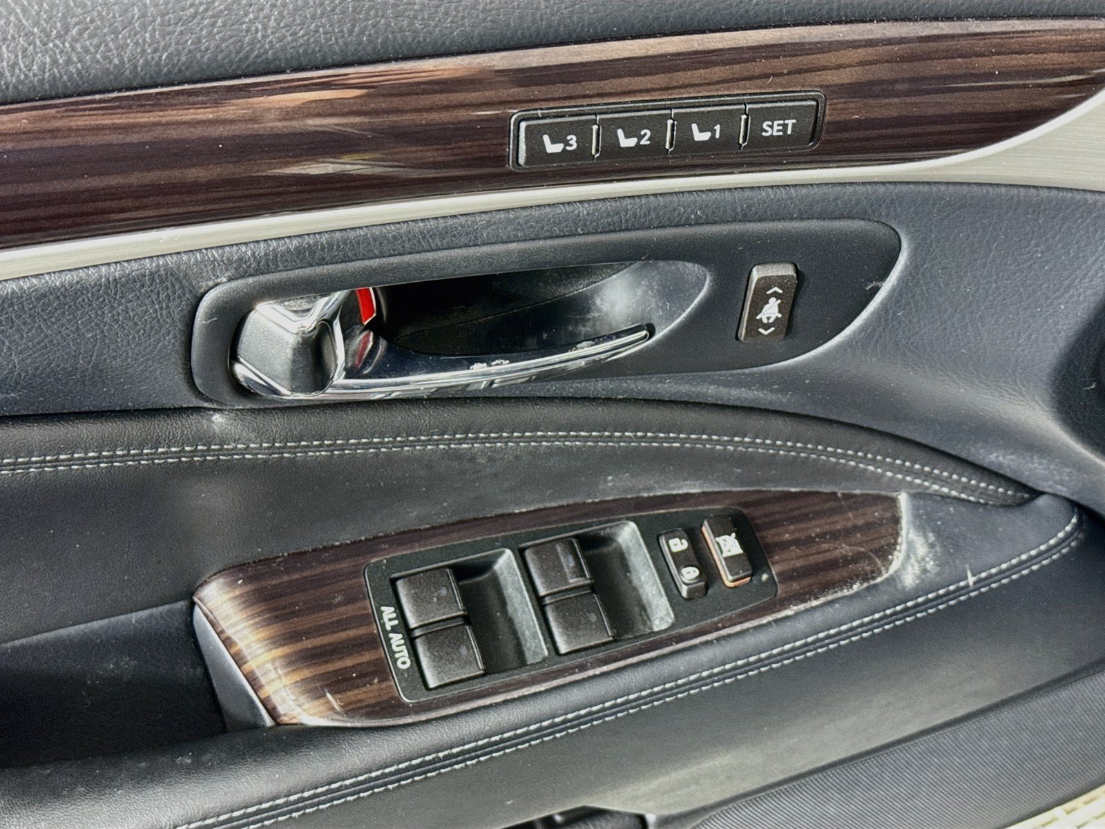 Used 2014 Lexus LS 460 AWD w/ Comfort Package image 18