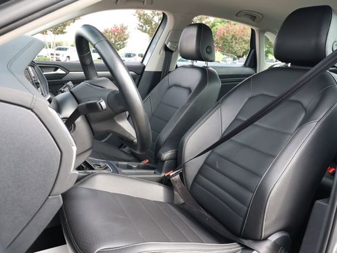 Used 2024 Volkswagen Jetta SE FWD image 29