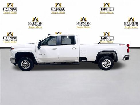 Used 2025 Chevrolet Silverado 2500 LT w/ Convenience Package AWD/4WD image 9