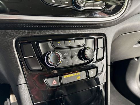 Used 2022 Buick Encore Preferred image 34