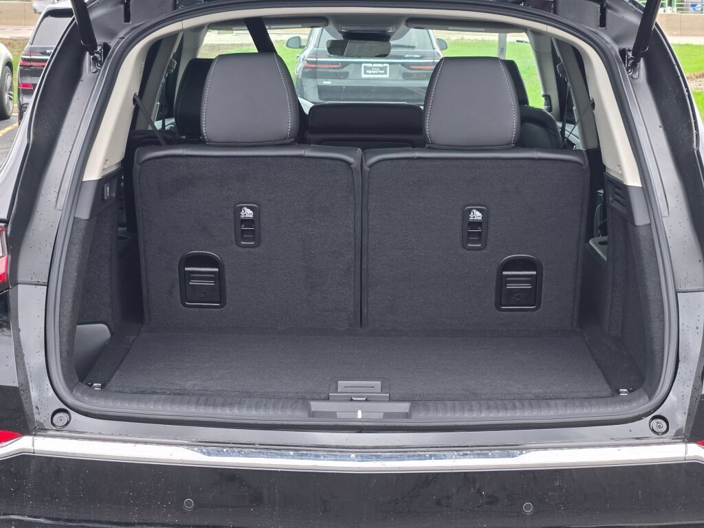 New 2026 Acura MDX w/ Technology Package FWD image 18