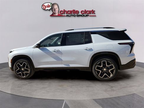 New 2026 Chevrolet Traverse High Country image 2