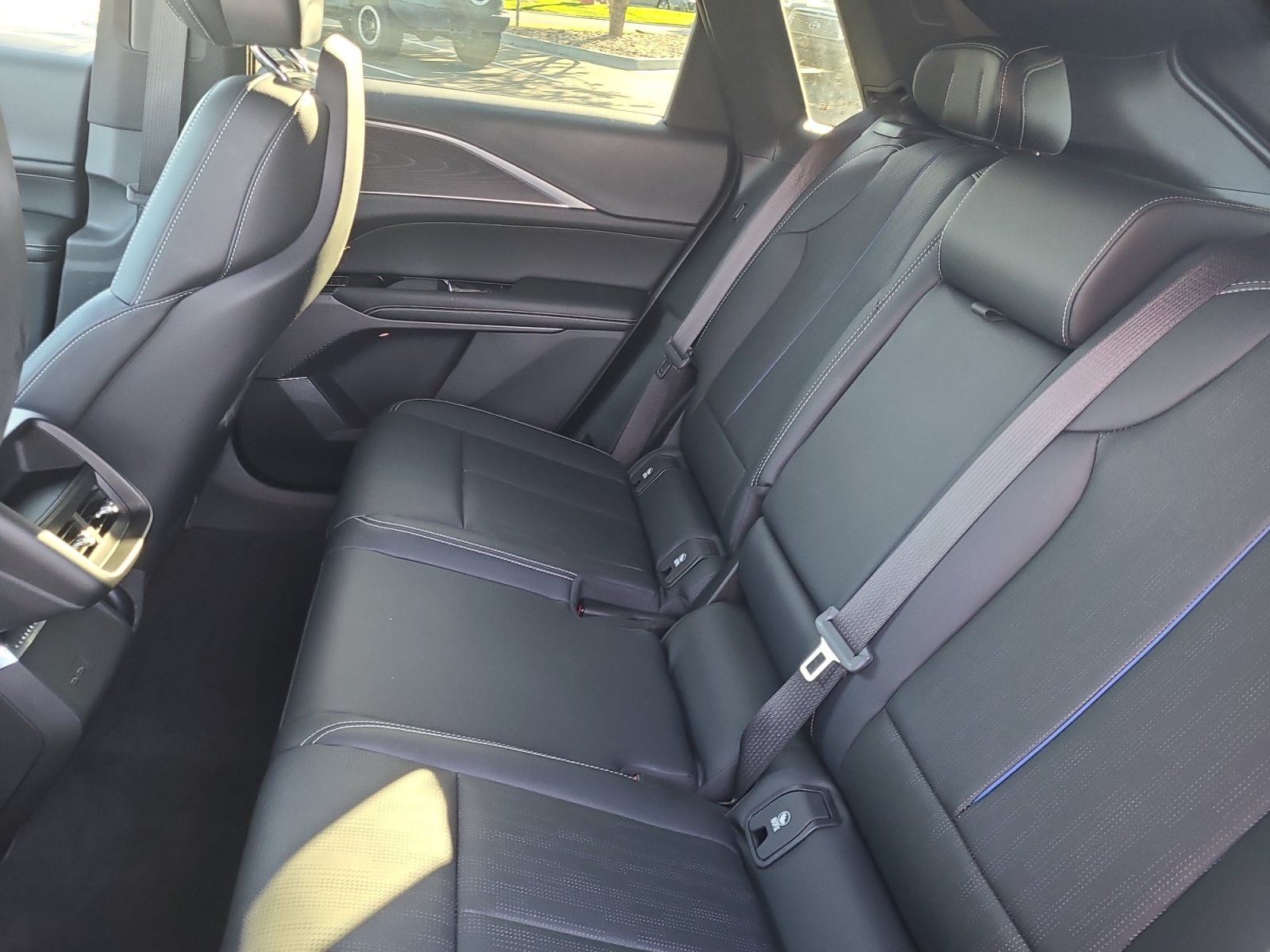 Used 2025 Cadillac Lyriq Sport AWD/4WD image 17