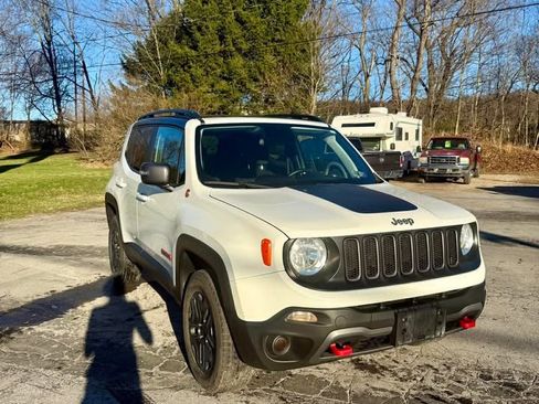 Used 2018 Jeep Renegade Trailhawk w/ Cold Weather Group II image 1