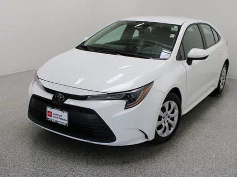 Certified 2025 Toyota Corolla LE FWD image 2