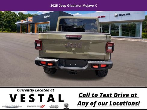 Used 2025 Jeep Gladiator Mojave AWD/4WD image 8