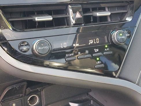 Used 2022 Toyota Camry XSE image 18