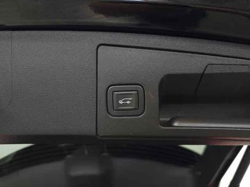 Certified 2025 Cadillac XT4 Premium Luxury image 7