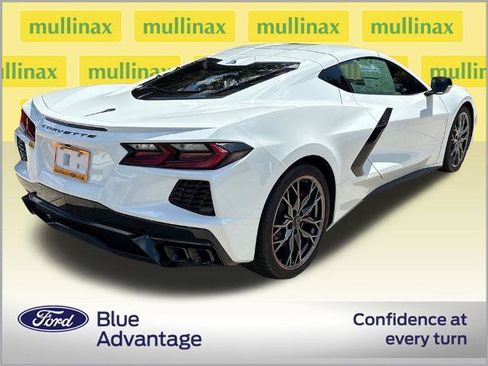 Used 2024 Chevrolet Corvette Stingray Preferred Cpe w/ Body-Color Dual Roof Package RWD image 4