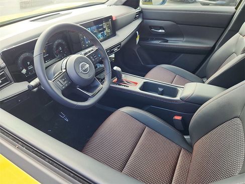 New 2025 Nissan Kicks SR image 3