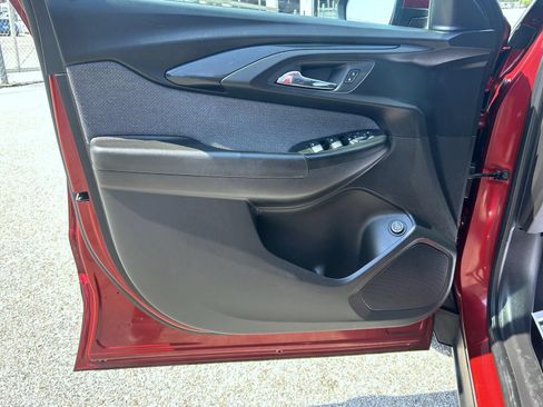 Used 2022 Chevrolet TrailBlazer LT w/ Sun and Liftgate Package AWD/4WD image 9