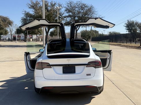 Used 2022 Tesla Model X Plaid image 26