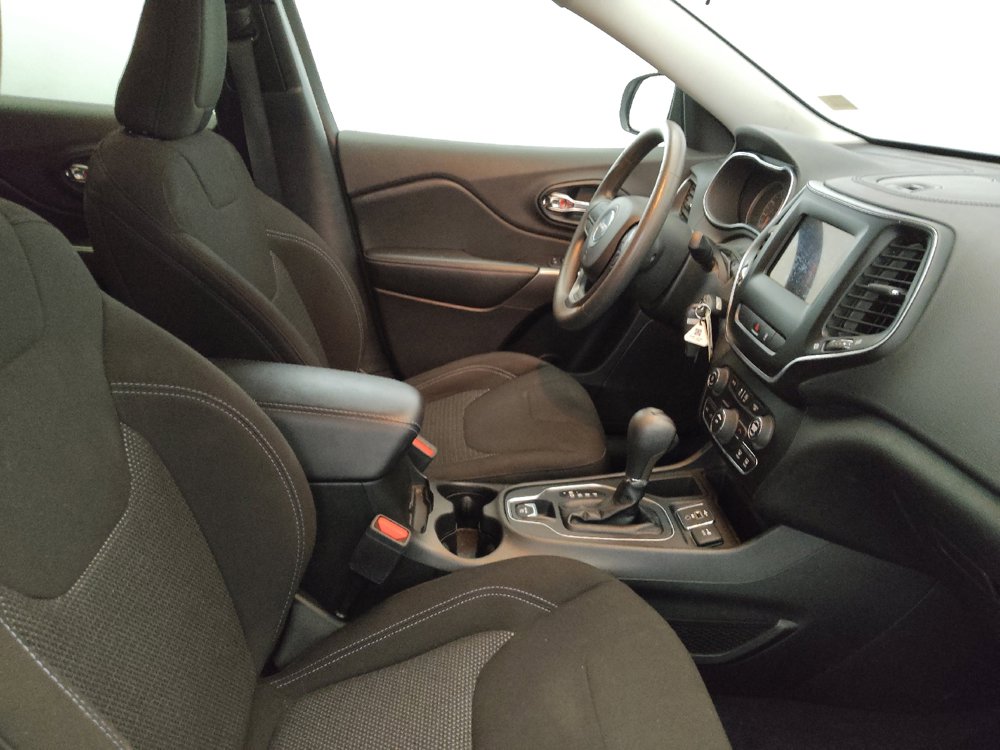 Used 2021 Jeep Cherokee Latitude FWD image 21