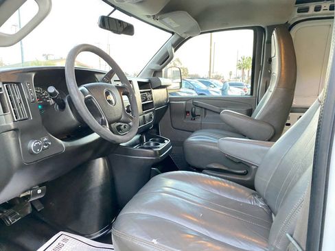 Used 2016 Chevrolet Express 2500 image 9