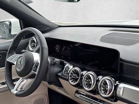 Certified 2025 Mercedes-Benz GLB 250 image 27