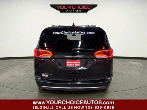 Used 2018 Chrysler Pacifica Touring-L w/ Tire & Wheel Group FWD image 4