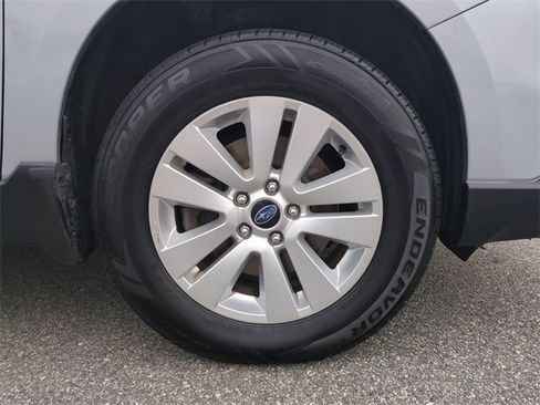 Used 2017 Subaru Outback 2.5i Premium image 11