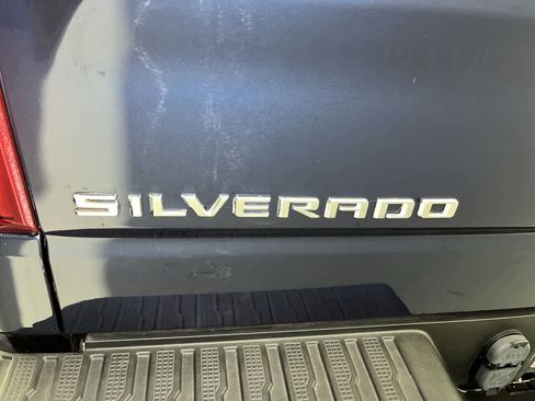 Used 2022 Chevrolet Silverado 1500 LTZ w/ LTZ Premium Package AWD/4WD image 11