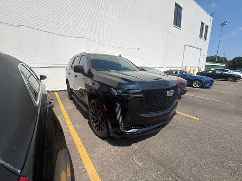 Used 2023 Cadillac Escalade Sport w/ LPO, ONYX Package AWD/4WD image 5
