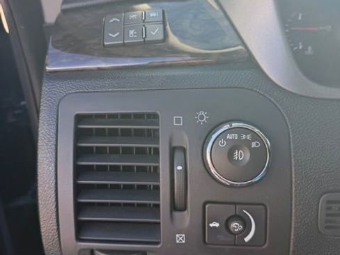 Used 2011 Cadillac DTS Limousine image 20