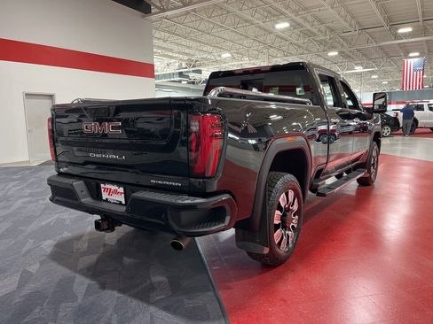 Used 2024 GMC Sierra 3500 Denali image 3