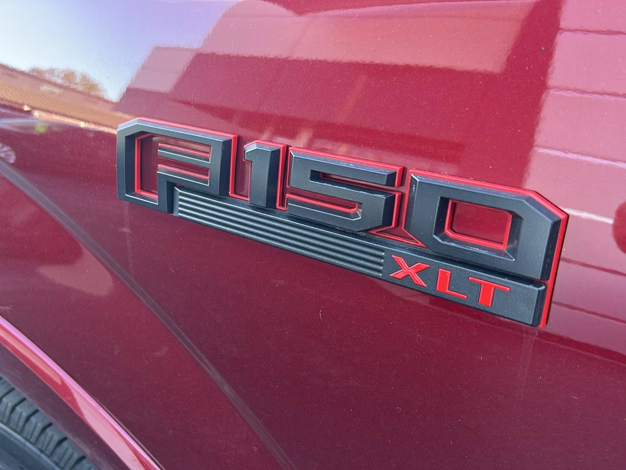 Used 2018 Ford F150 XLT w/ Equipment Group 302A Luxury AWD/4WD image 3