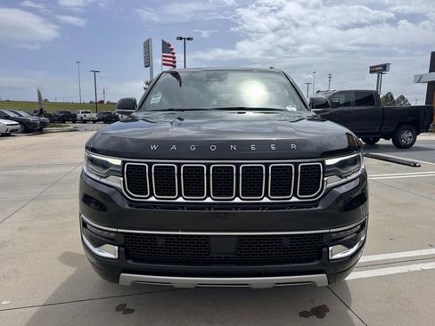 Used 2024 Jeep Wagoneer L Series II image 2