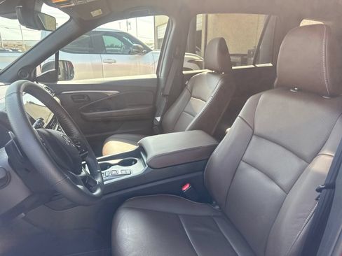 Used 2025 Honda Passport EX-L image 10