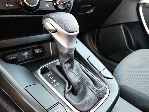 Used 2025 Kia Soul LX w/ LX Technology Package FWD image 21