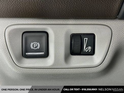 Used 2023 GMC Acadia SLT w/ Preferred Package FWD image 10