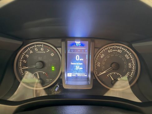 Used 2017 Toyota Tacoma TRD Off-Road w/ Tow Package (A/T) AWD/4WD image 18