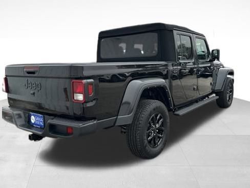 Used 2021 Jeep Gladiator Sport image 8