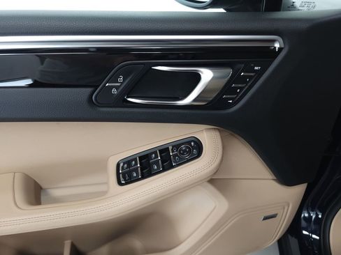Used 2020 Porsche Macan S AWD/4WD image 6