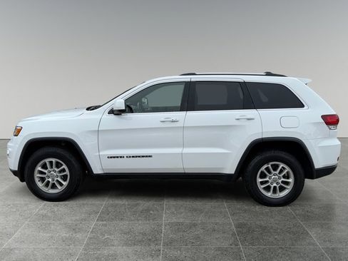 Used 2020 Jeep Grand Cherokee Laredo image 2