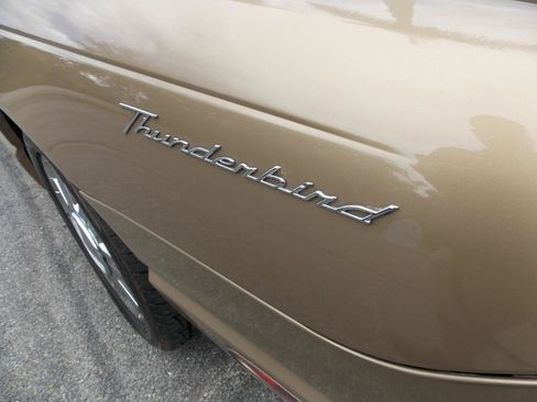 Used 2005 Ford Thunderbird RWD image 22