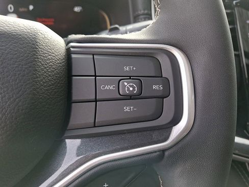 Used 2024 Jeep Wagoneer 4WD w/ Premium Group I image 24