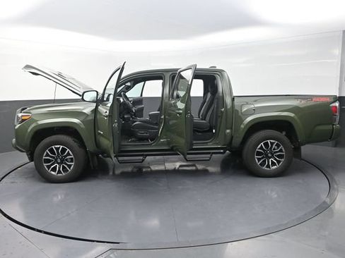 Used 2022 Toyota Tacoma TRD Sport w/ Technology Package AWD/4WD image 42