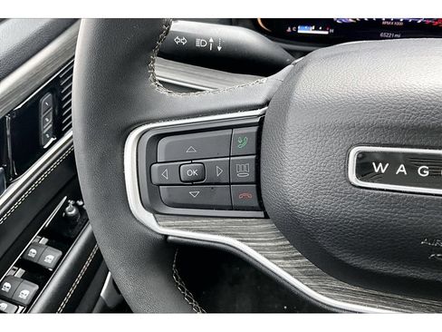 Used 2024 Jeep Wagoneer Series III AWD/4WD image 27