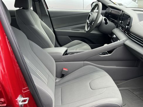 Used 2022 Hyundai Elantra SEL w/ Convenience Package FWD image 23